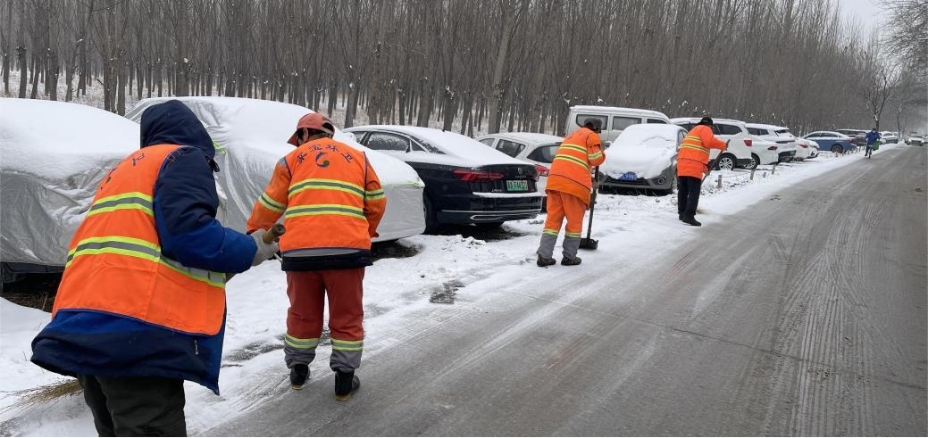 mg冰球突破园林：全力清雪除冰 包管市民出行清静